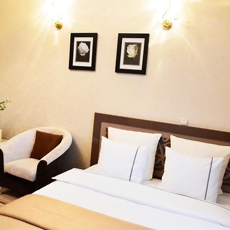 Comfort Apartments - Beautiful Suite By The Park Гродно Экстерьер фото